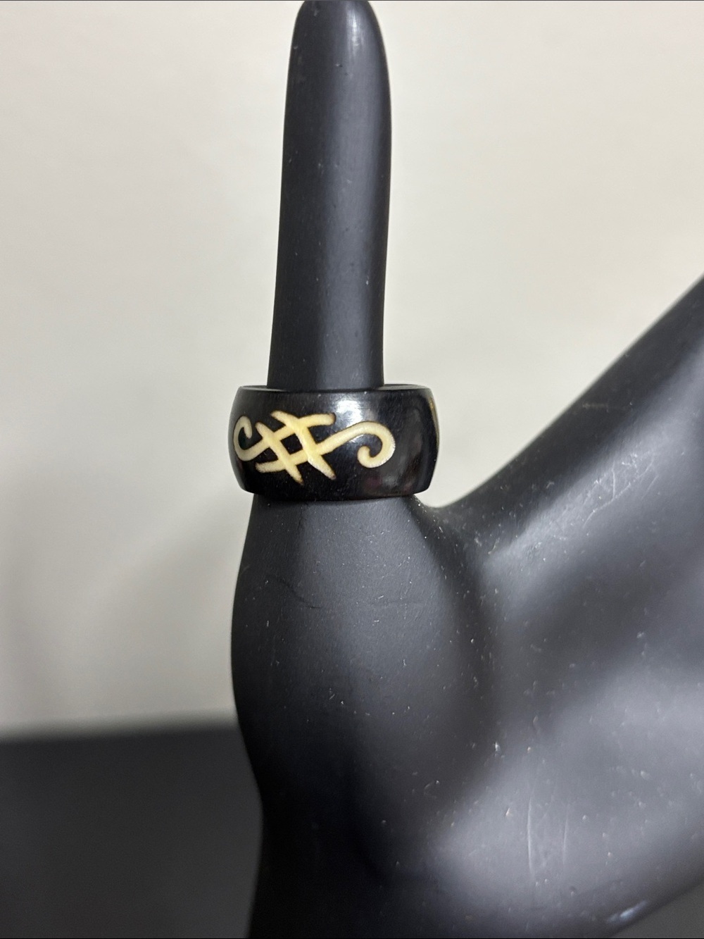 Black Resin Ring with Gold Scroll Inlay Size 8 Unisex